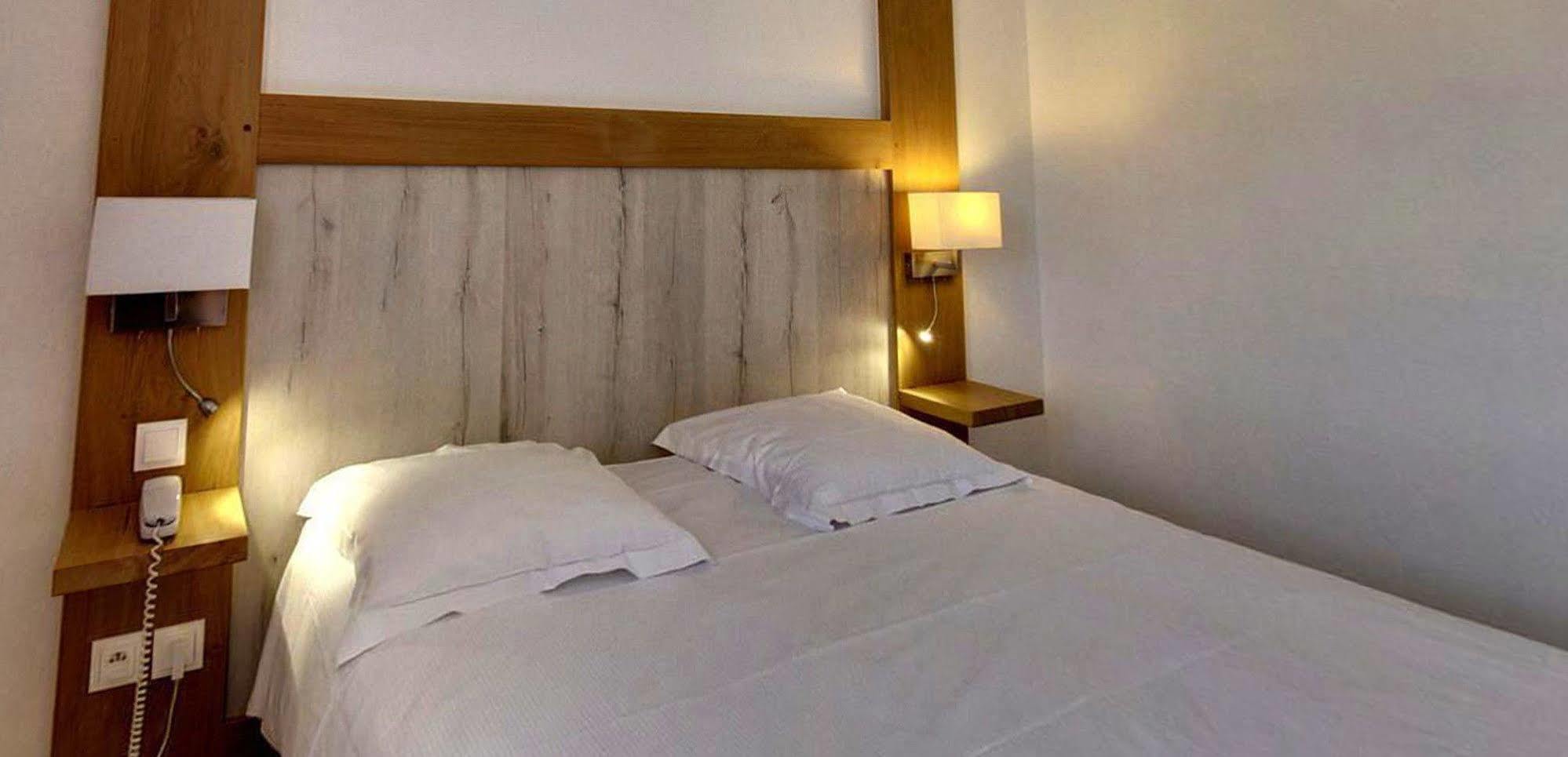 Hotel De L'Orme, Akena Евре Екстер'єр фото